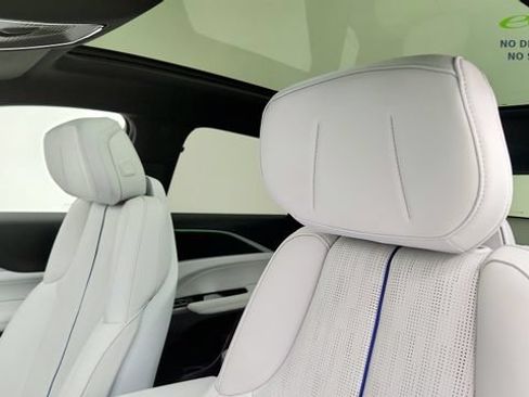 Used 2025 Cadillac Lyriq Luxury AWD/4WD image 49