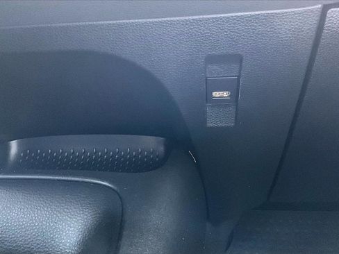 Used 2022 Toyota Corolla LE image 32