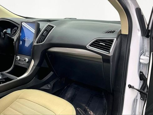 Certified 2024 Ford Edge SE image 17