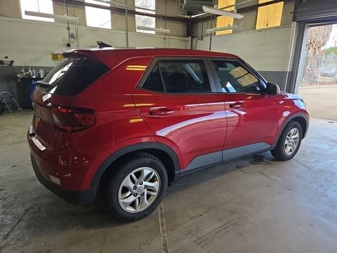Used 2022 Hyundai Venue SE FWD image 7