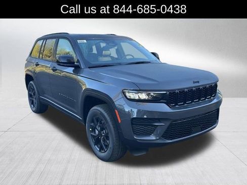 New 2025 Jeep Grand Cherokee Laredo image 3