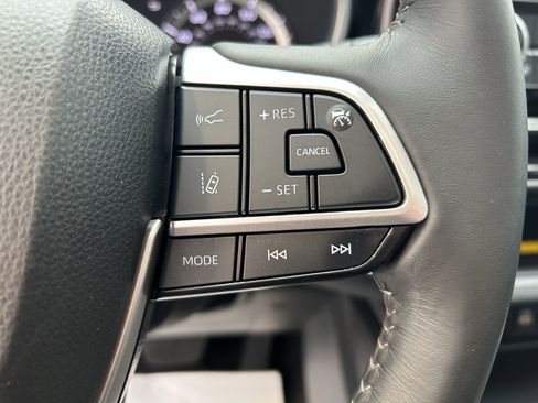 Used 2021 Toyota Highlander XSE AWD/4WD image 29