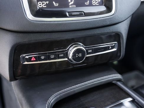 Used 2017 Volvo XC90 T6 Momentum w/ Vision Package image 20