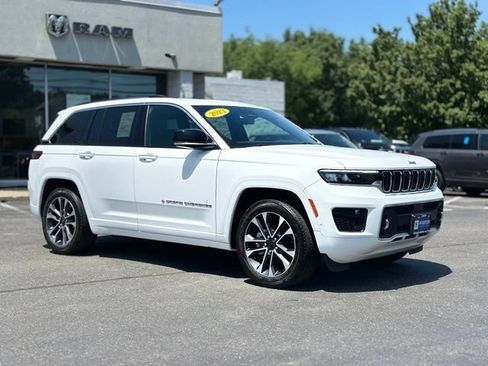 Used 2023 Jeep Grand Cherokee Overland w/ Luxury Tech Group IV AWD/4WD image 8