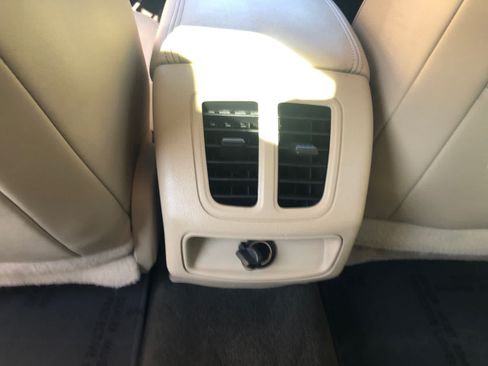 Used 2013 Ford Taurus SEL FWD image 22
