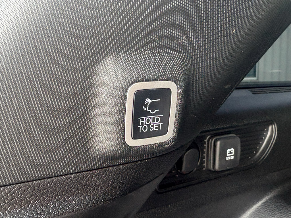 Used 2025 Jeep Grand Cherokee Altitude RWD image 30