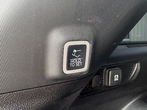 Used 2025 Jeep Grand Cherokee Altitude RWD image 30