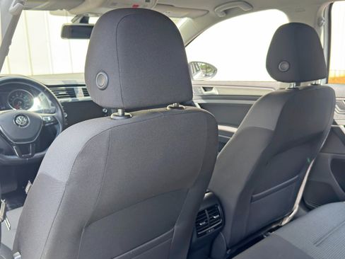Used 2019 Volkswagen e-Golf SE w/ Driver Assistance Package FWD image 30