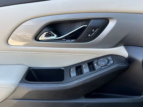 Used 2022 Chevrolet Traverse LS w/ Midnight/Sport Edition image 10