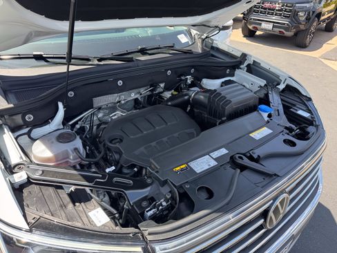Used 2025 Volkswagen Atlas SE FWD image 39