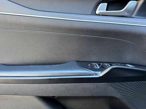 Used 2023 Kia K5 LXS image 11