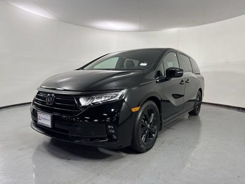 Used 2023 Honda Odyssey Sport image 2
