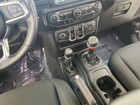 Used 2022 Jeep Gladiator Overland w/ Cold Weather Group AWD/4WD image 26