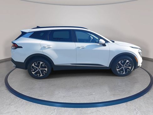 Used 2025 Kia Sportage EX w/ Premium Package FWD image 4