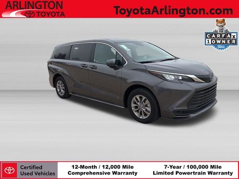 Used 2025 Toyota Sienna LE FWD image 1