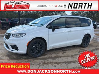 New 2026 Chrysler Pacifica Select video 1