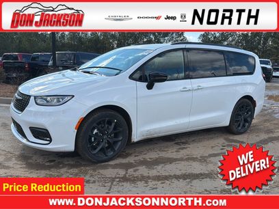 New 2026 Chrysler Pacifica Select