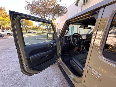 New 2025 Jeep Wrangler Unlimited Rubicon 392 image 32