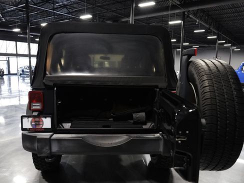 Used 2017 Jeep Wrangler Unlimited Sport w/ Quick Order Package 24S AWD/4WD image 24
