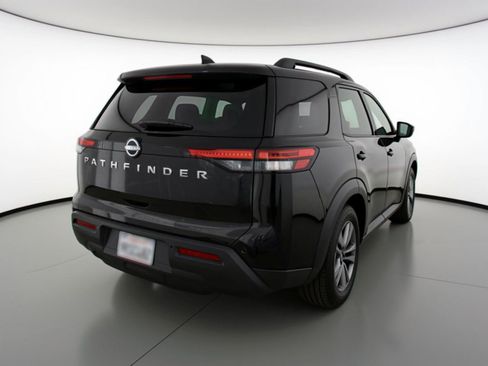 Used 2025 Nissan Pathfinder SV image 9
