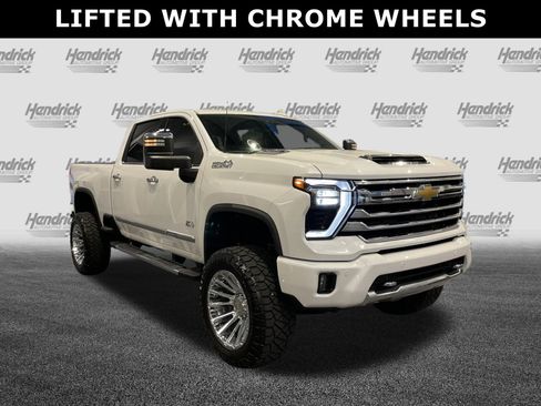 Used 2024 Chevrolet Silverado 3500 High Country w/ Technology Package AWD/4WD image 2