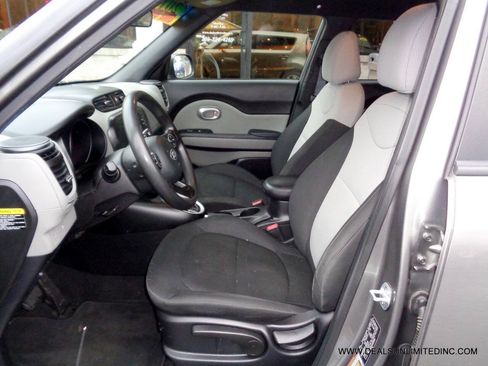 Used 2019 Kia Soul FWD image 8
