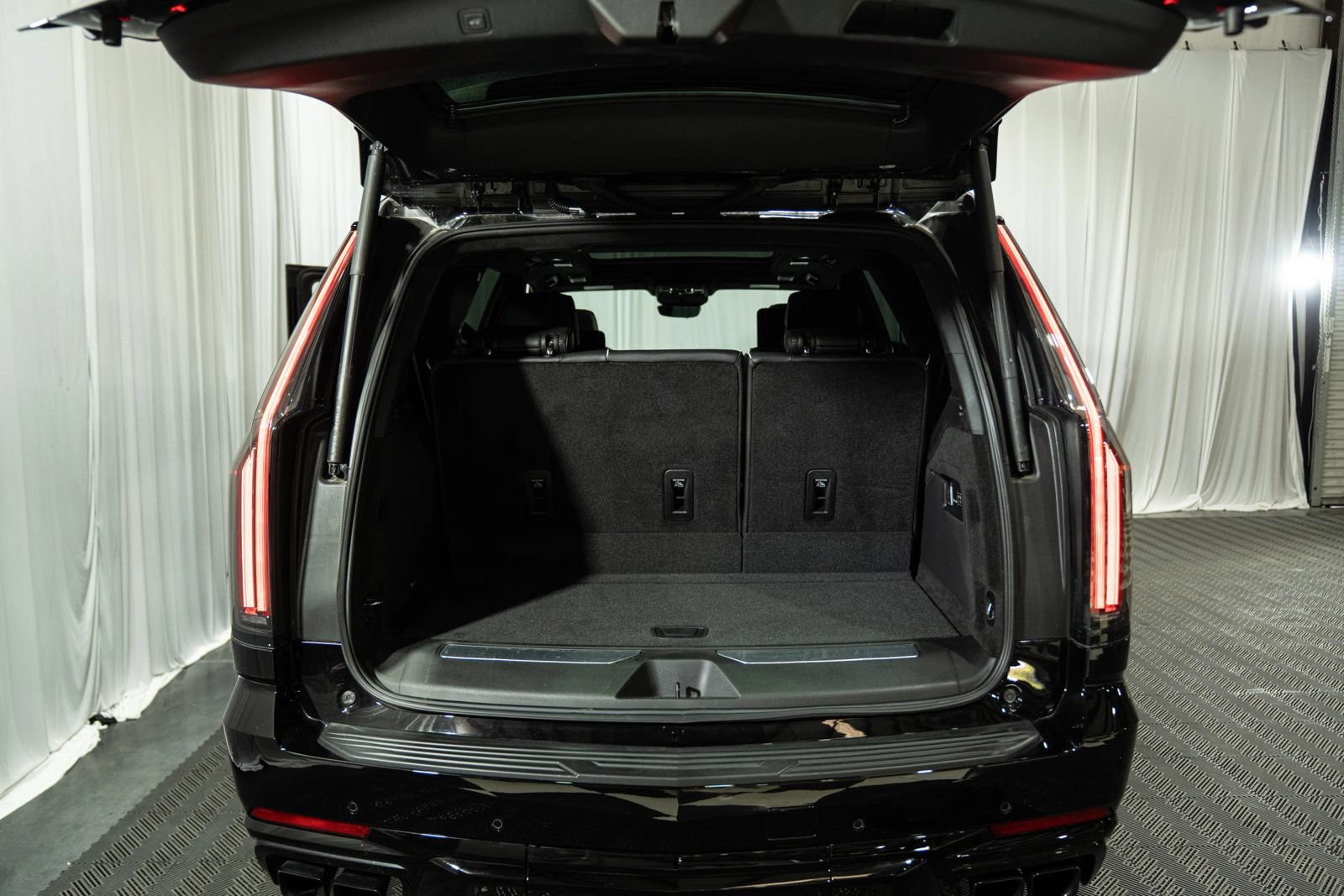 Used 2026 Cadillac Escalade V AWD/4WD image 9