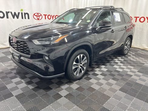 Used 2022 Toyota Highlander XLE image 4