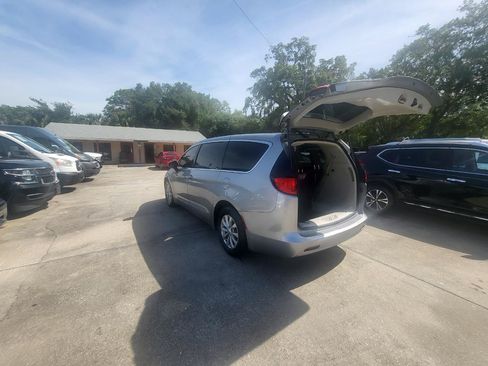 Used 2017 Chrysler Pacifica Touring w/ Tire & Wheel Group FWD image 44