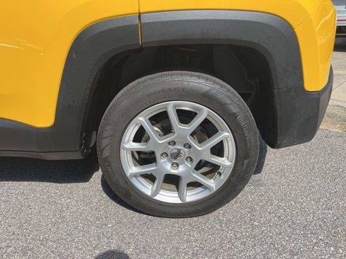 Used 2023 Jeep Renegade Latitude AWD/4WD image 31