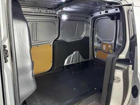 Used 2022 Ford Transit Connect XLT image 22