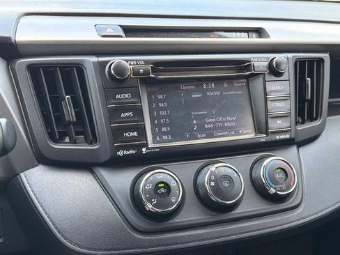Used 2018 Toyota RAV4 LE AWD/4WD image 24
