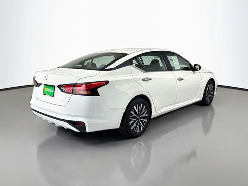 Used 2025 Nissan Altima 2.5 SV FWD image 10