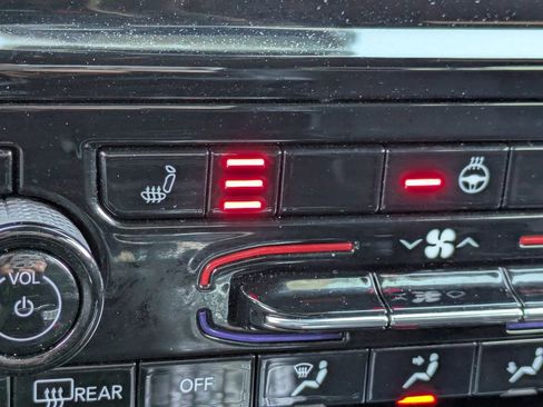 Used 2021 Jeep Grand Cherokee L Laredo image 32