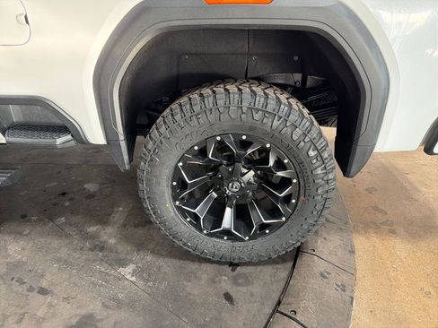 Used 2022 GMC Sierra 3500 AT4 w/ AT4 Preferred Package image 40