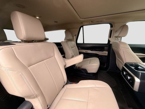 Used 2023 Ford Expedition Max XLT image 34
