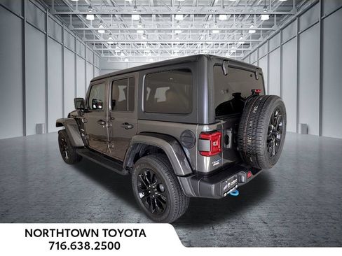 Used 2023 Jeep Wrangler Unlimited Sahara w/ Cold Weather Group AWD/4WD image 5