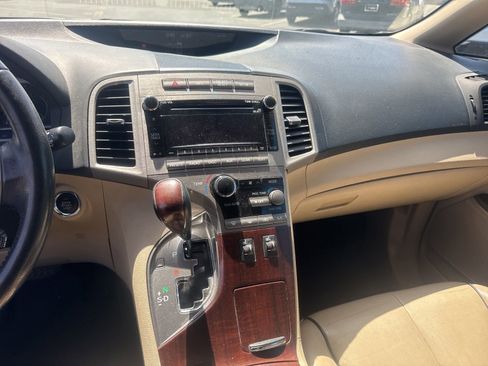 Used 2011 Toyota Venza w/ Premium Pkg #2 FWD image 12