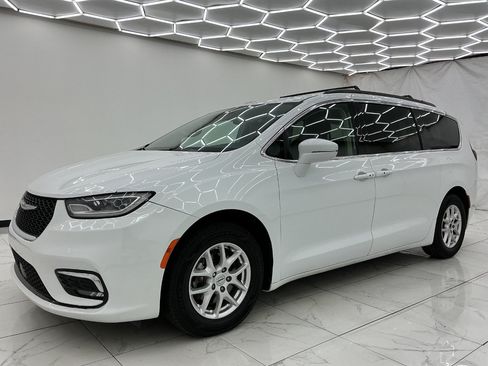 Used 2022 Chrysler Pacifica Touring-L FWD image 6
