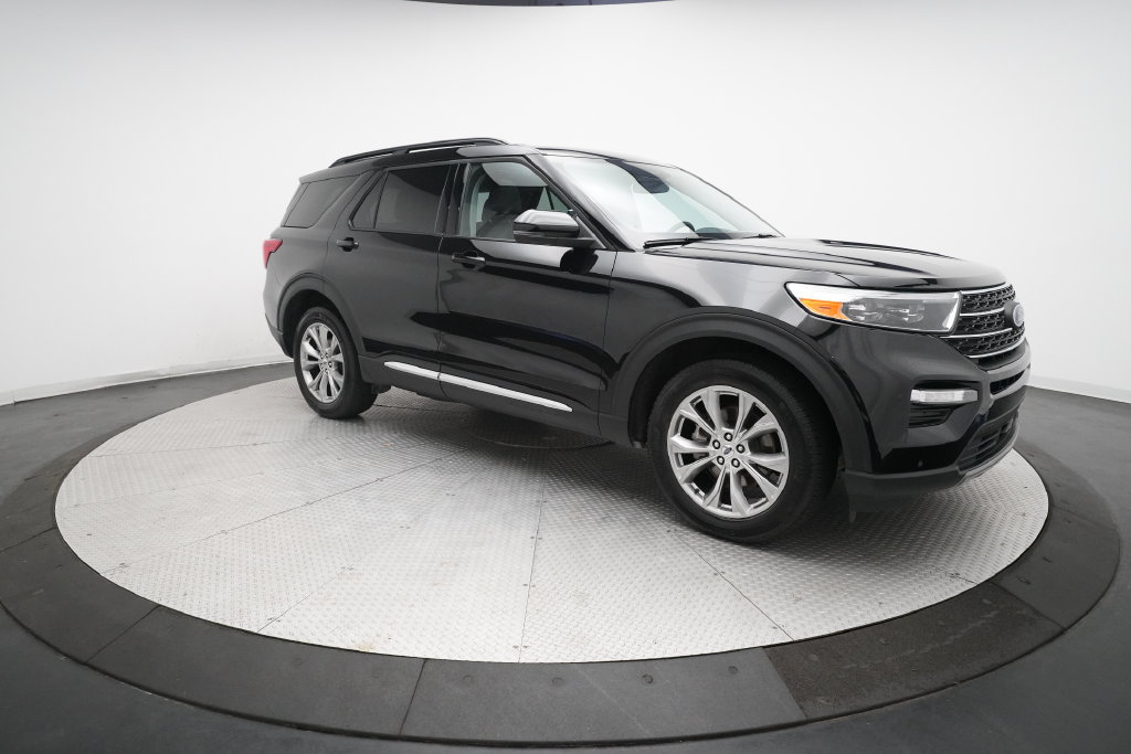 Used 2024 Ford Explorer XLT w/ Equipment Group 202A AWD/4WD image 37