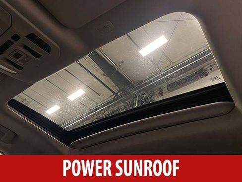 Used 2022 Toyota Highlander XLE AWD/4WD image 17