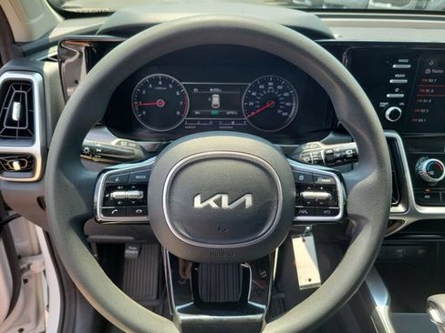 Used 2022 Kia Sorento LX FWD image 16