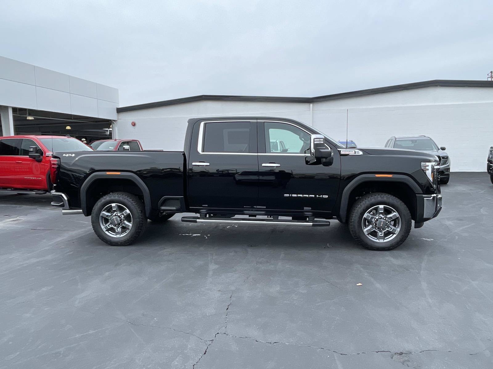 New 2026 GMC Sierra 3500 SLT w/ SLT Premium Package AWD/4WD image 4
