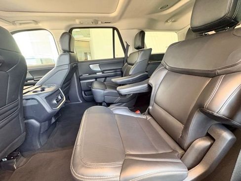 Used 2025 Ford Expedition Platinum AWD/4WD image 26