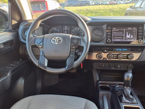 Used 2022 Toyota Tacoma SR image 8