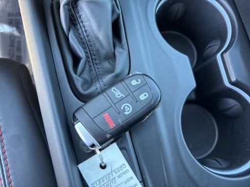 Used 2025 Dodge Durango R/T image 32