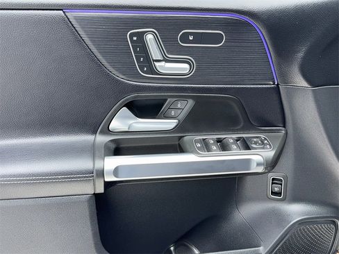 Used 2021 Mercedes-Benz GLB 250 w/ Premium Package image 33