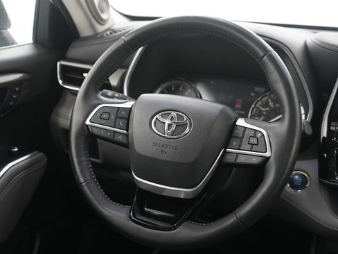 Used 2022 Toyota Highlander Limited image 16