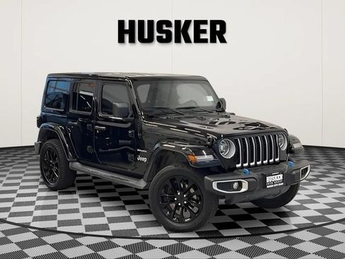 Used 2022 Jeep Wrangler Unlimited Sahara w/ Cold Weather Group AWD/4WD image 1