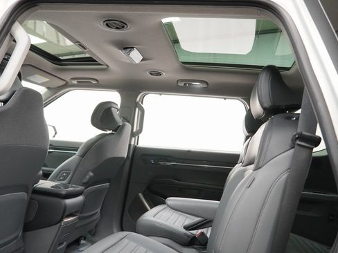 Used 2024 Kia EV9 Land image 21